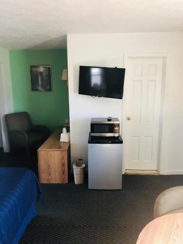 Woodridge Motel 8